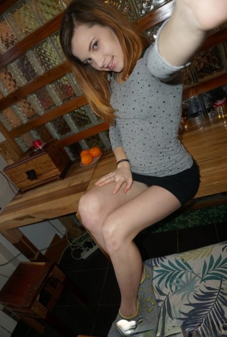 Arnavutköy Merkez Escort Sessiz ve Sakin Bayan Ceren